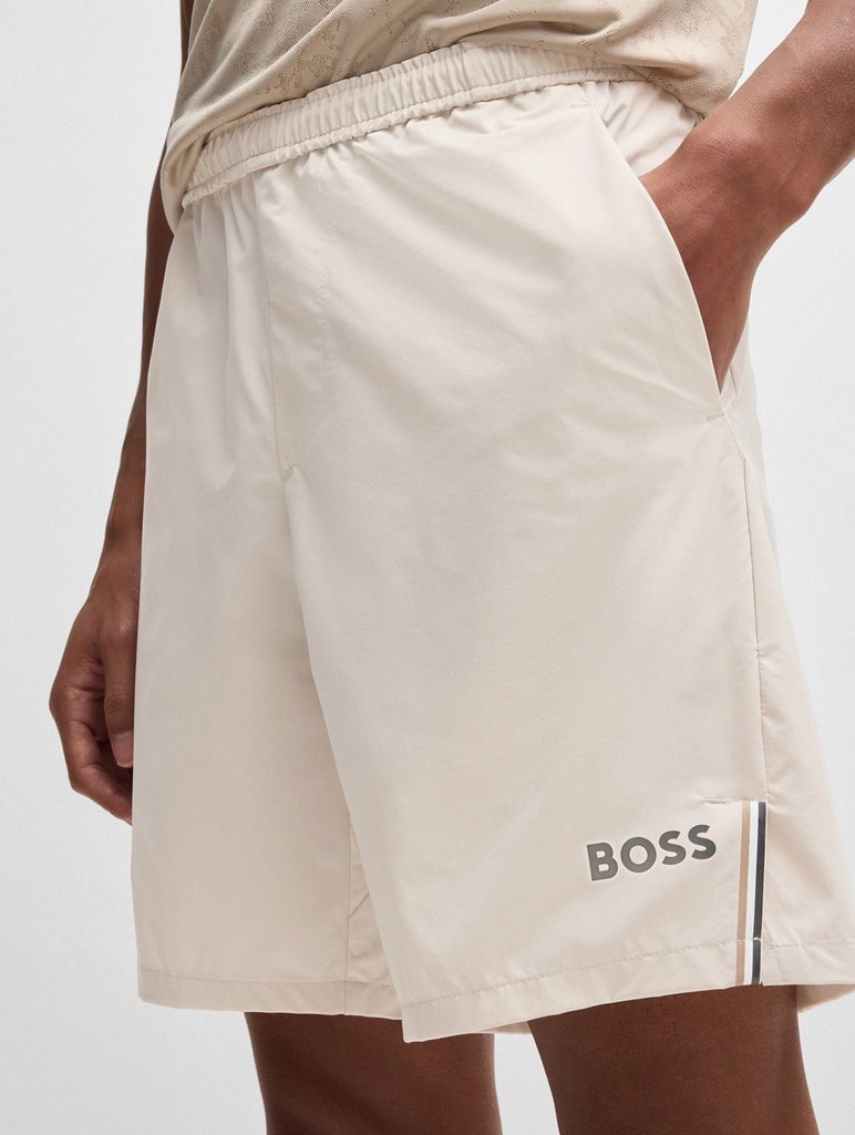 Бежевые шорты Boss с логотипом: фото 4 - Invogue
