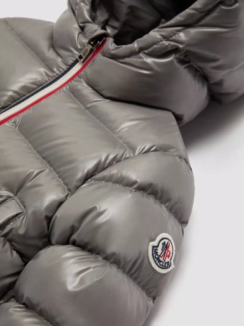 Сіра куртка Moncler з капюшоном: фото 2 - Invogue