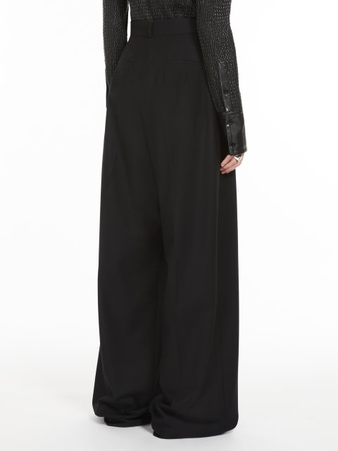 Черные брюки Sportmax из эластичной шерсти: фото 2 - Invogue