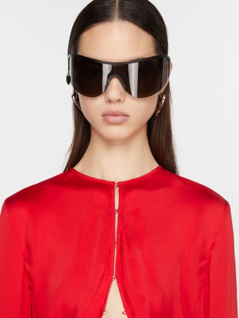 Серебристые серьги Acne Studios в форме сердец: фото 1 - Invogue