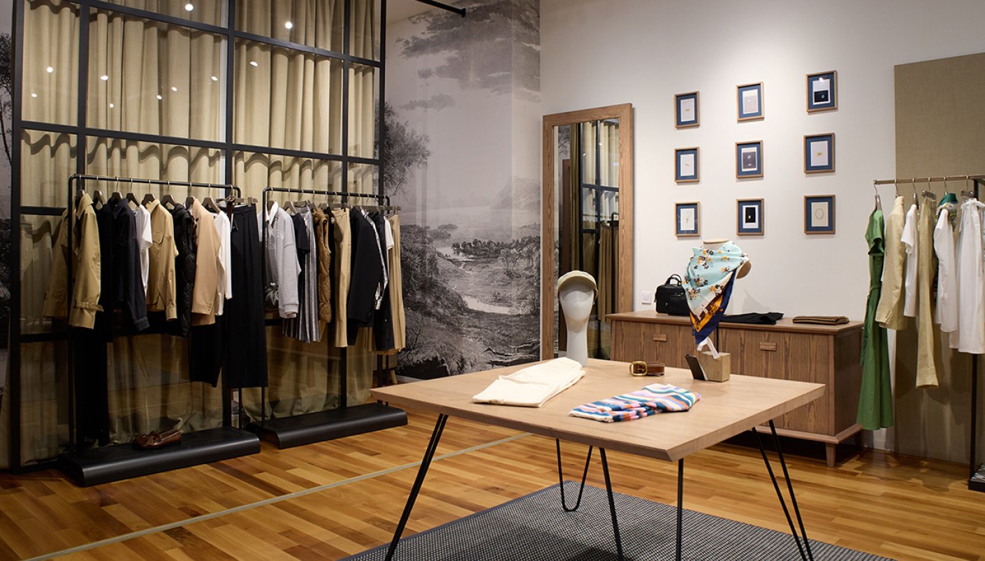 Магазин Weekend Max Mara - Cosmo Multimall, 3-й поверх: фото 3 - Invogue