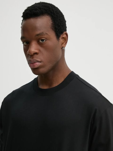 Черная футболка BOSS с длинными рукавами: фото 3 - Invogue