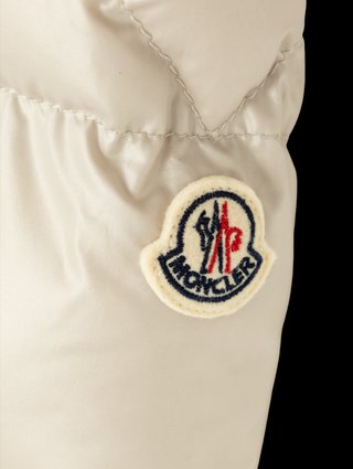 Бежевая куртка, брюки MONCLER ENFANT: фото 2 - Invogue