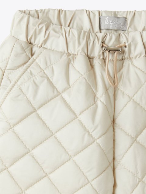 Бежевые брюки IL GUFO стеганые: фото 2 - Invogue