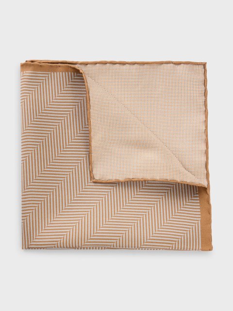 Бежевый платок BOSS из шелка с принтом: фото - Invogue