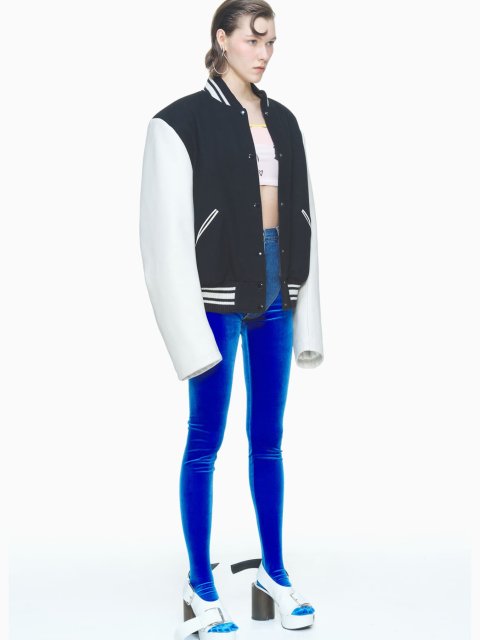 Черная куртка PUSHBUTTON с контрастными рукавами: фото 2 - Invogue