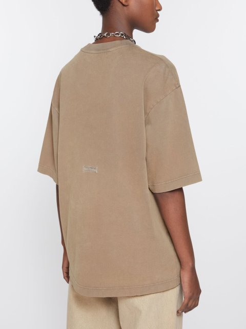 Темно-бежевая футболка Acne Studios оверсайз: фото 2 - Invogue