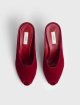 Червоні мюлі TOTEME на танкетці: фото 4 - Invogue